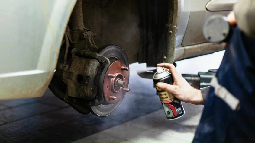 Российские автовладельцы чаще переходят на самостоятельное обслуживание машин из-за роста расходов