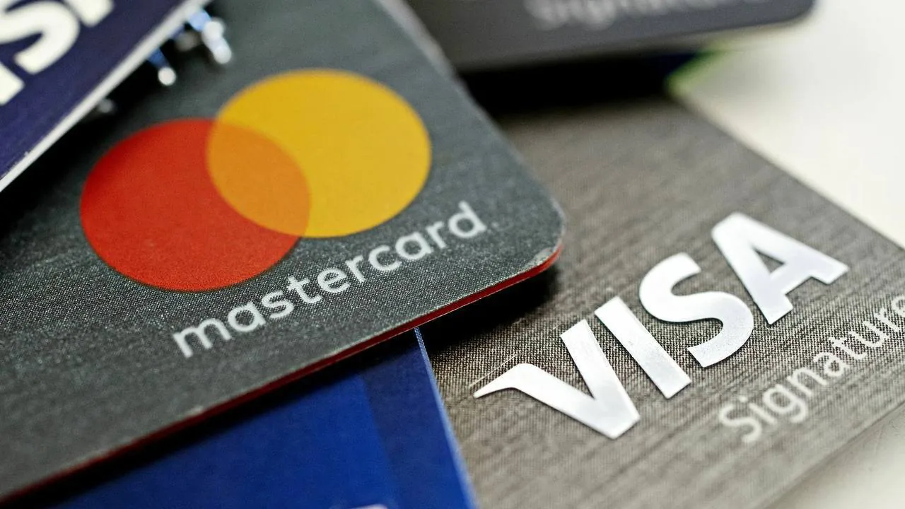 Visa и Mastercard продлили работу своих карт в России до 2030 года